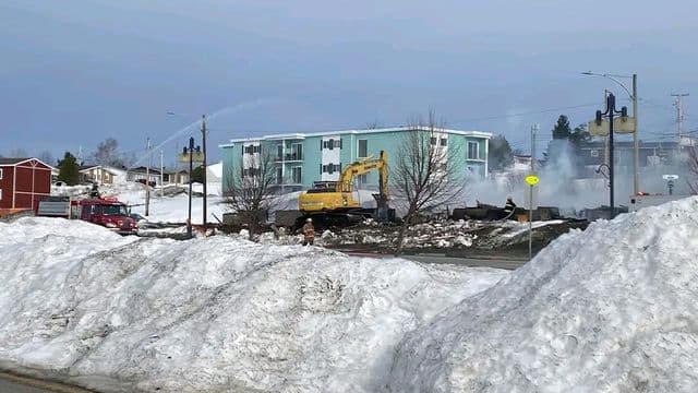 Incendie majeur à Lebel‑sur‑Quévillon : un immeuble de 16 logements détruit, plus de 30 personnes sinistrées 