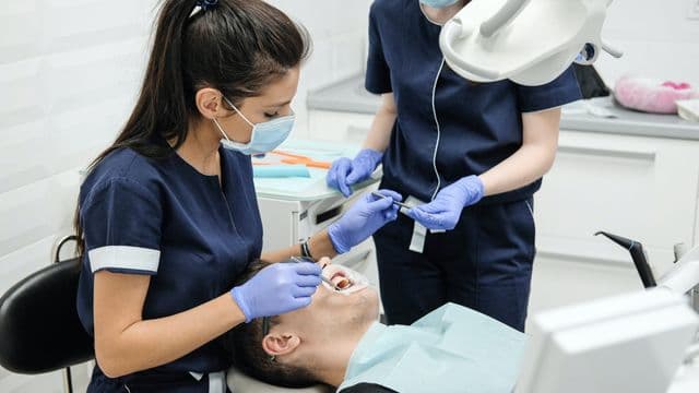 https://auroreinfo.com/api/articles/file/image-clinique-dentaire-pxhere-640x360.jpg