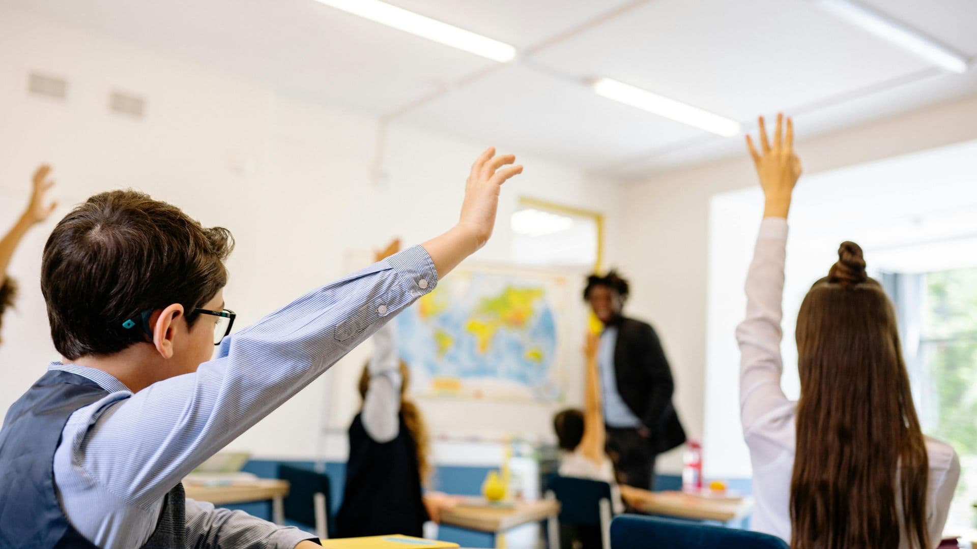 Malgré des réalités géographiques différentes, les directions d’école et leurs équipes partagent une mission commune : assurer la réussite et l’épanouissement des jeunes dans un contexte parfois sensible.