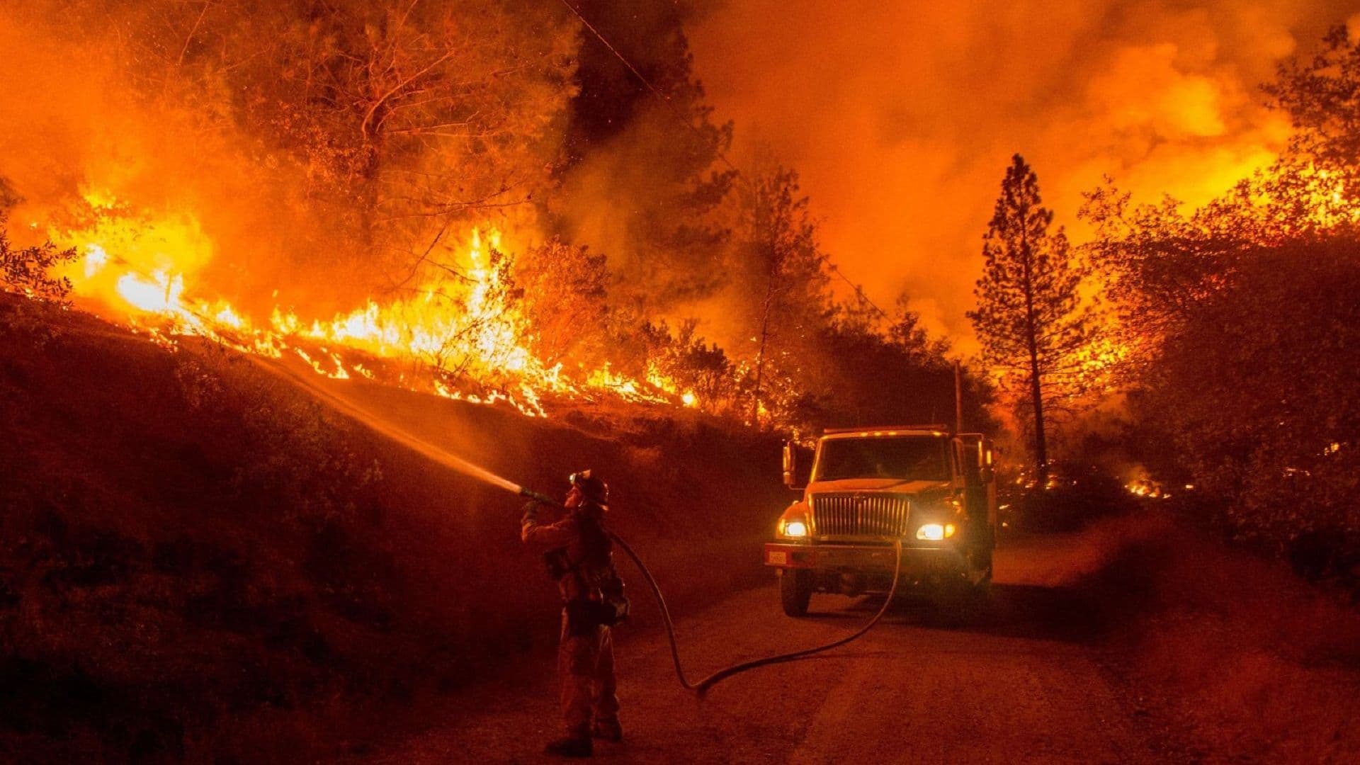 Les autorités rappellent également que l'interdiction des feux à ciel ouvert demeure en vigueur en raison du danger d'incendie toujours extrême.