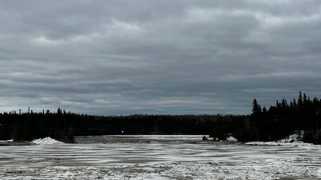 Fonte rapide, réseau sous surveillance : Matagami traverse le printemps avec prudence