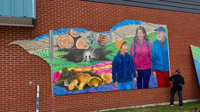 Célébrer la mémoire collective : une murale permanente prend vie au cœur de Matagami