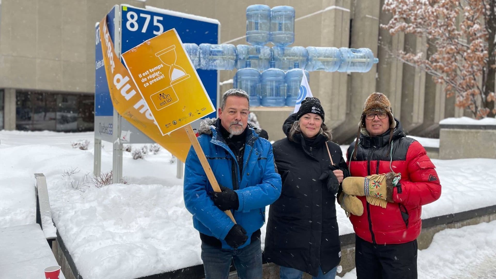 Blocage persistant à la Commission scolaire Kativik, l’AENQ-CSQ et la FSE-CSQ portent plainte pour négociation de mauvaise foi 