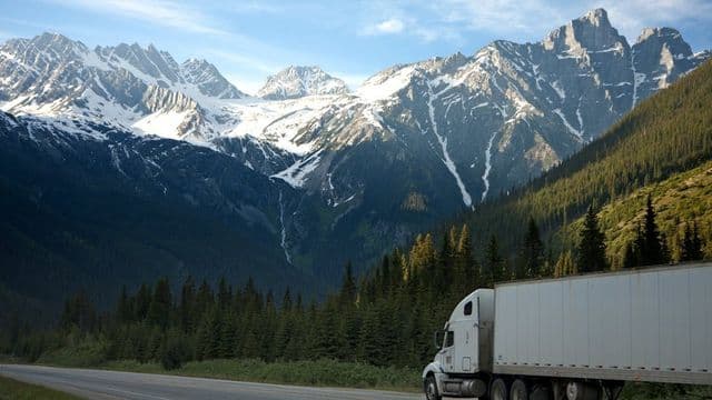 Levée des restrictions de charges pour les véhicules lourds en zone 3 : une reprise anticipée pour le transport routier 