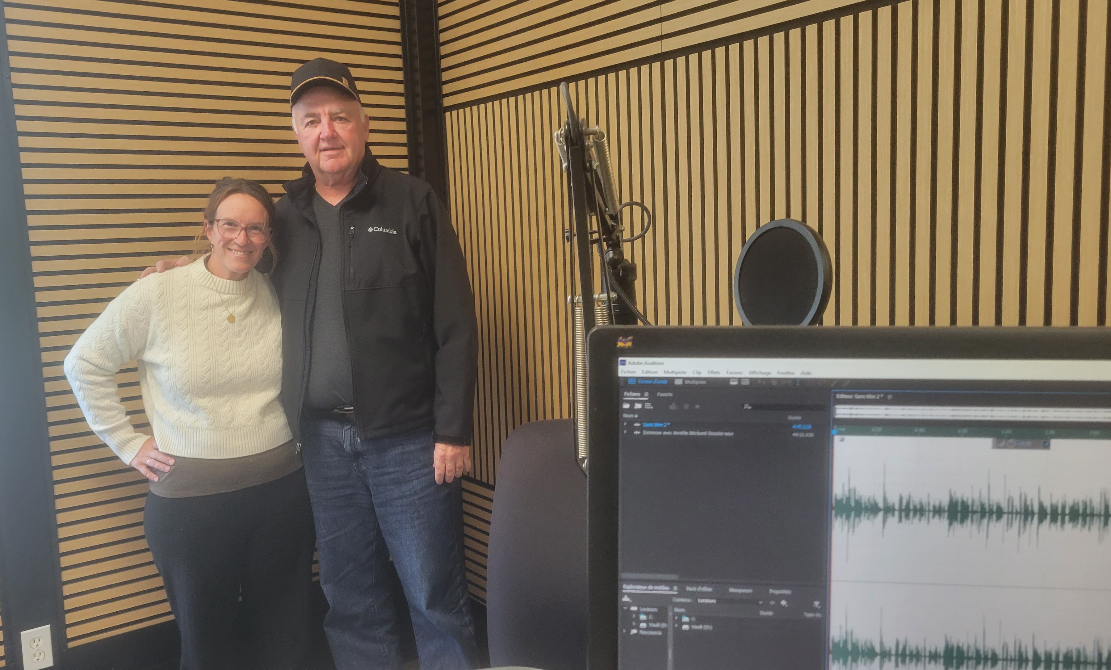 Amélie Béchard, candidate caquiste dans la circonscription d'Ungava aux côtés de Denis Lamothe, député sortant d'Ungava dans les studios d'Aurore Info