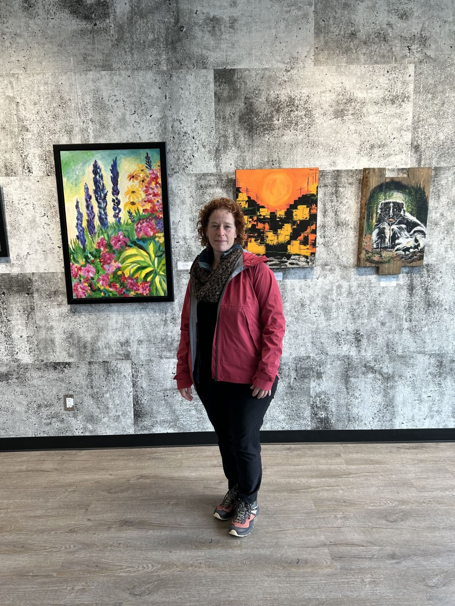 Isabel Milord, directrice générale de Tourisme Baie-James, à la galerie d'Art Au de Matagami 