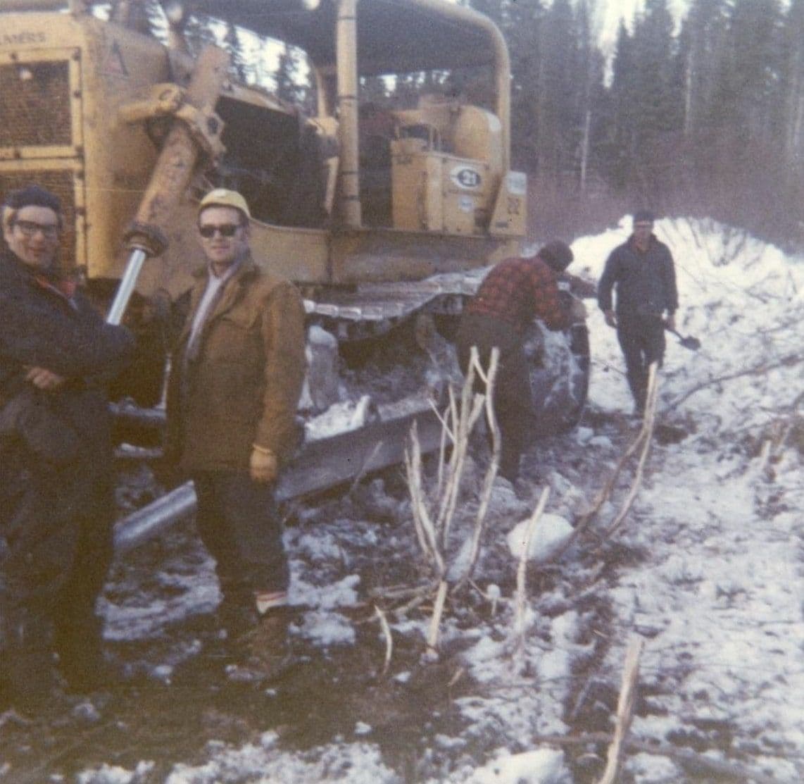  Le 1er février 1967, la Chambre de Commerce de La Sarre entreprend la construction d'un chemin d'accès à la baie James