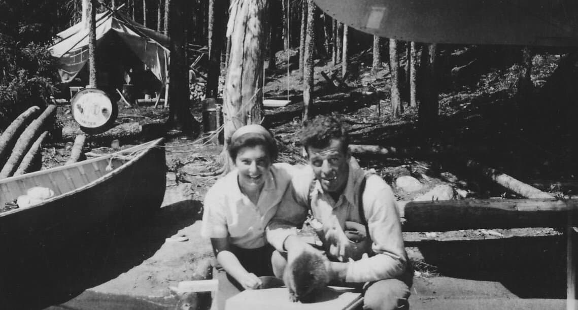 Thomas Fecteau et Françoise Gaudreau pendant leurs fréquentations au lac Opémiska, 1952.