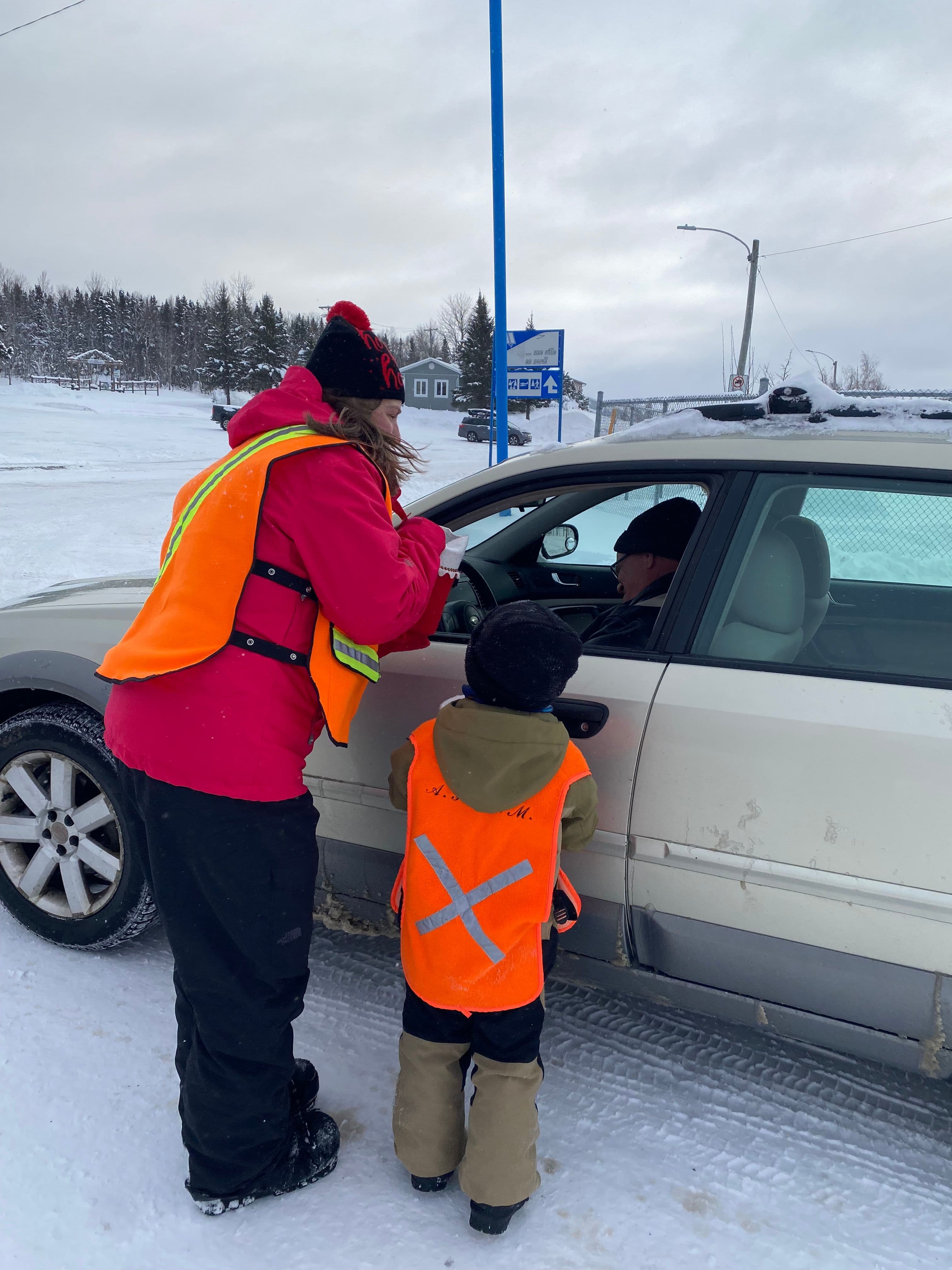 Bénévoles à la première édition de la Guignolée des médias en décembre 2024 à Matagami 