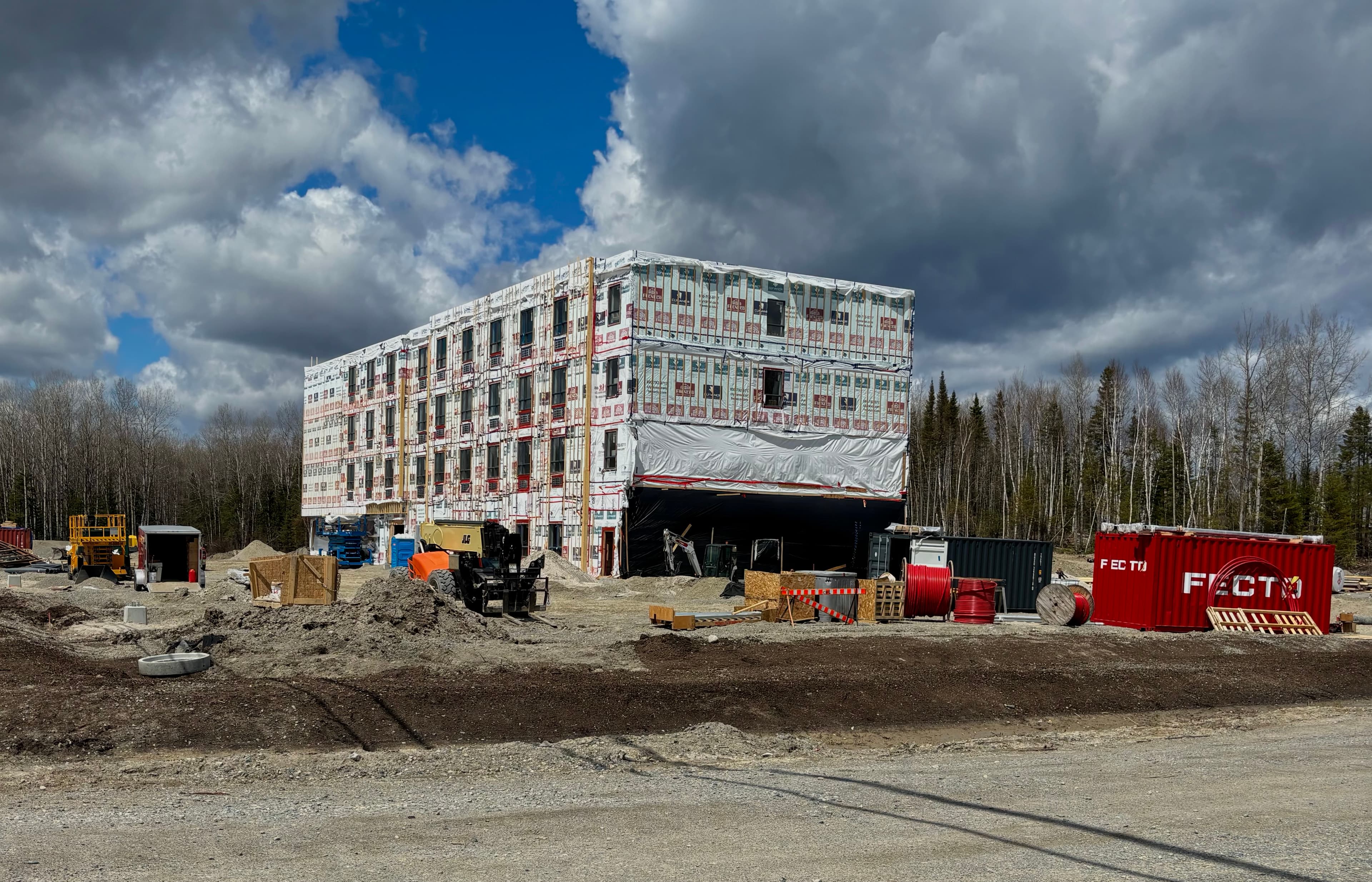 Construction du Microtel Matagami, en mai 2026