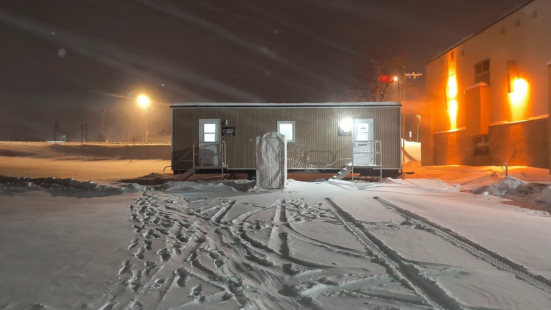 Ouverte jusqu’à la mi-avril, la structure garantit chaleur et sécurité, incluant des repas et des boissons chaudes ou encore un accompagnement psychosocial.