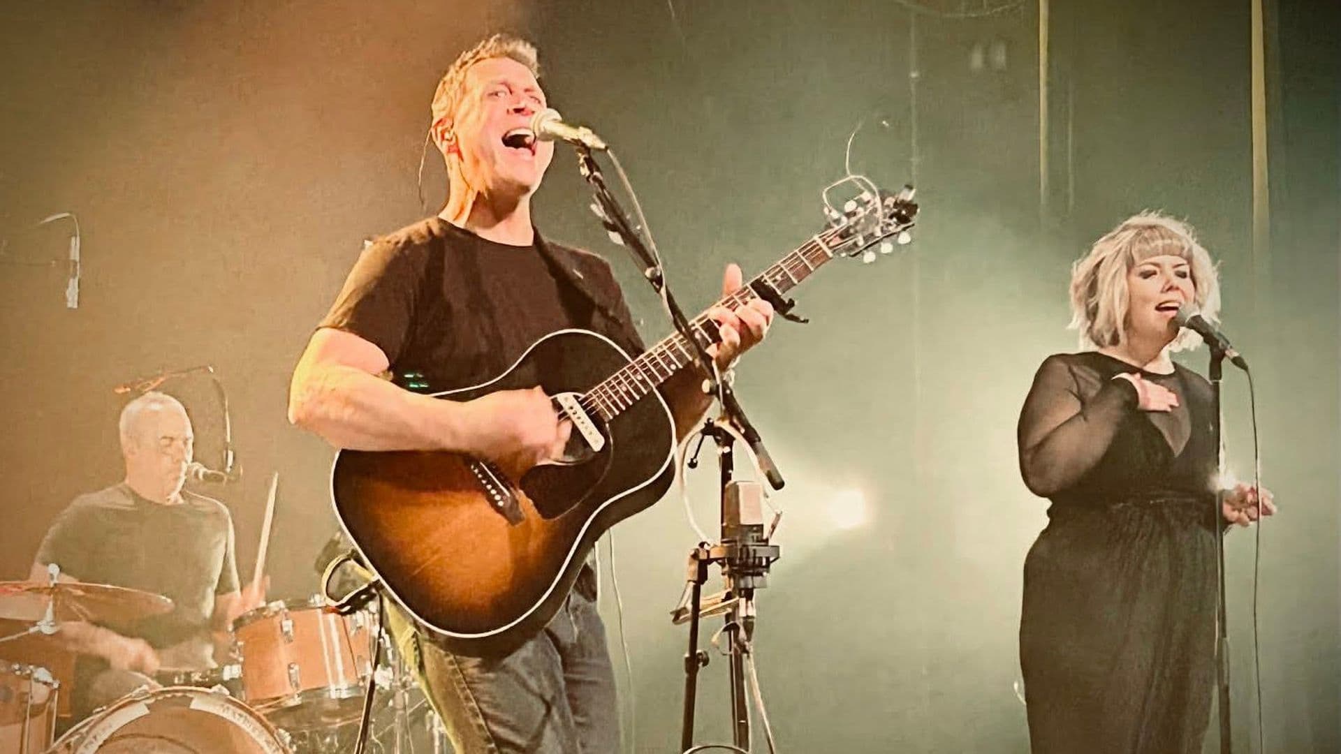 À travers ses musiques et ses souvenirs, l’auteur-compositeur-interprète souhaite offrir une soirée nostalgique et authentique au public jamésien.