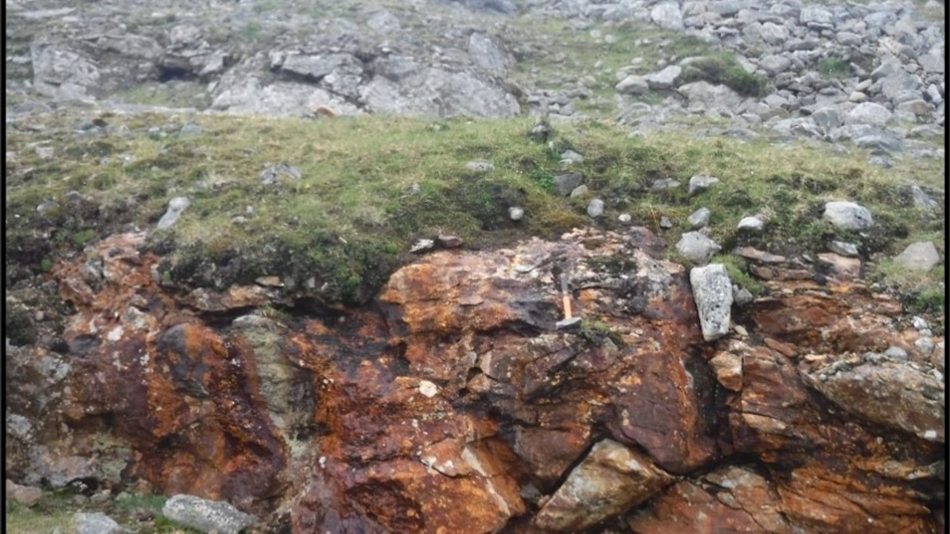Une première campagne d’exploration géophysique aéroportée devrait permettre de mieux cibler les secteurs les plus prometteurs.